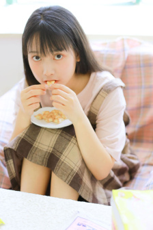 可以自由脱卸女生衣服的